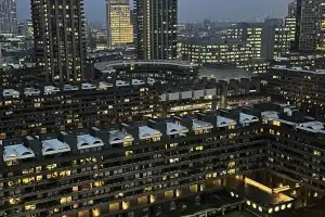 폐허 위에 삶과 예술을 짓다… 반세기의 시간 담은 ‘바비칸’