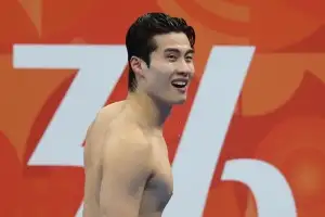 아깝다! 아시안게임 2연패 좌절 황선우…자유형 200m 은메달