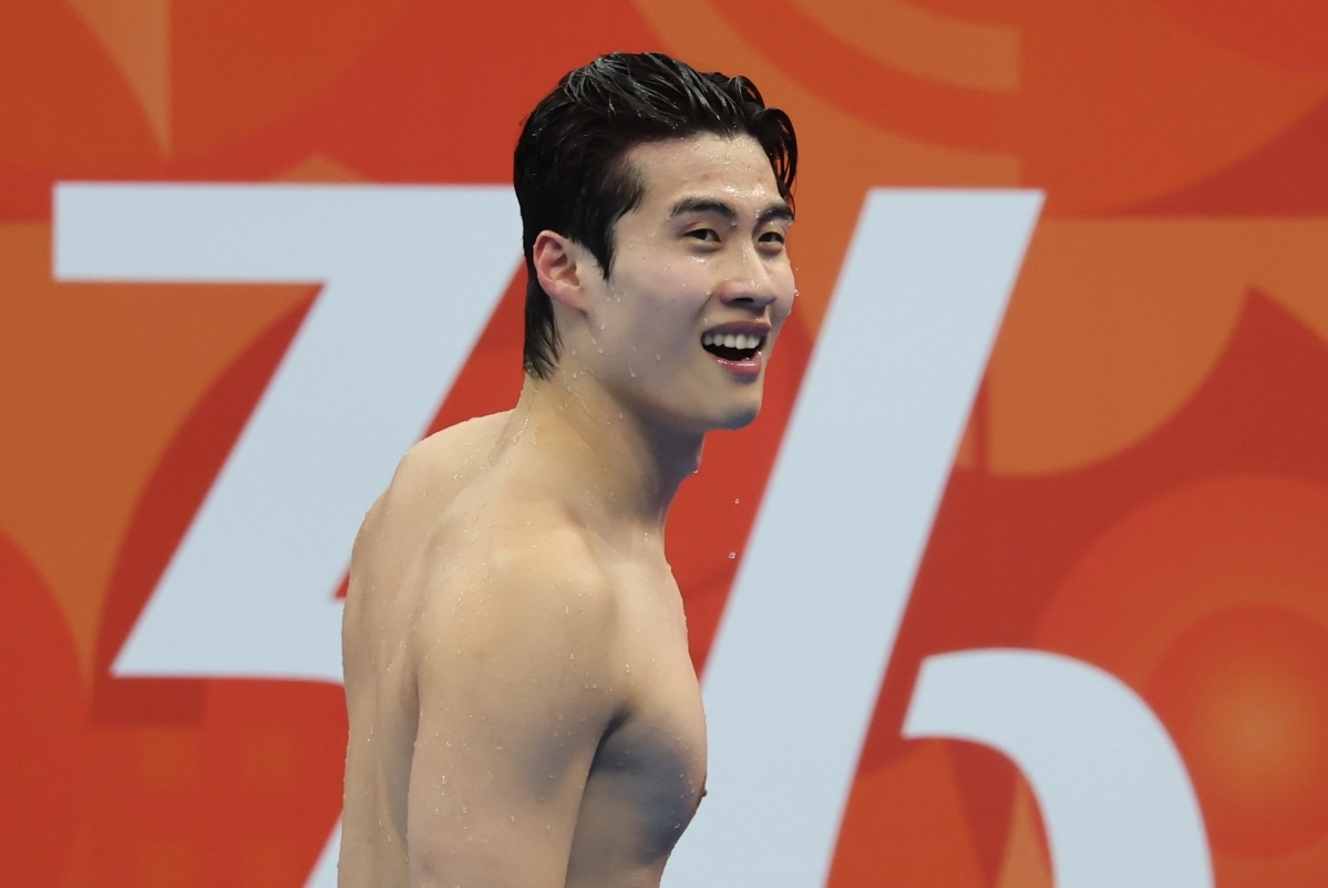 황선우가 23일 일본 도쿄 아쿠아틱스센터에서 열린 2026 아이치·나고야아시안게임 수영 남자 자유형 200m 결선에서 은메달을 획득한 뒤 아쉬운 표정을 짓고 있다. 2026.9.23 도쿄 뉴스1