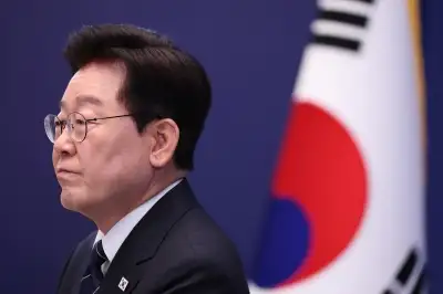 李대통령 지지율 바닥 다질까…역대 대통령 ‘데드크로스’와 반전 해법
