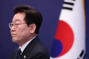 李대통령 지지율 바닥 다질까…역대 대통령 ‘데드크로스’와 반전 해법