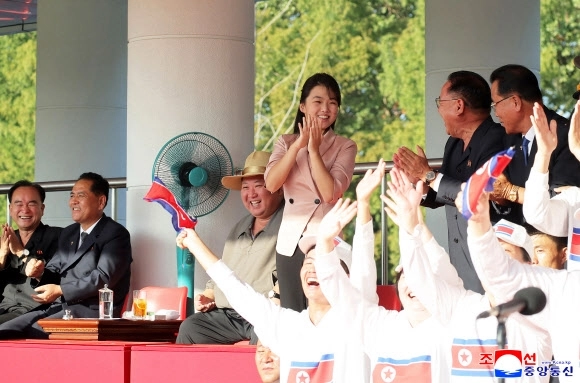 김정은 사망설과 김주애 근황 관련 과거 자료 9월 22일 축구경기 관람 장면