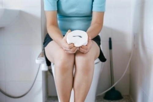 혈변은 항문 질환뿐 아니라 장염, 염증성 장질환, 대장용종, 게실 출혈, 허혈성 대장염, 대장암 등 다양한 소화기 질환의 신호일 수 있어 주의가 필요하다. 이대목동병원이 클립아트코리아 사진 제공.