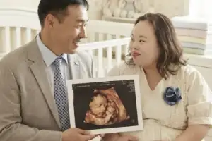 thumbnail - 다운증후군 작가 은혜씨, 조영남과 ‘2세 초음파’ 공개한 사정