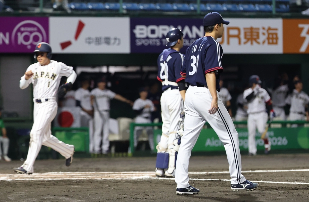 25일 일본 아이치현 도요하시 시민구장에서 열린 2026 아이치·나고야아시안게임 야구 슈퍼라운드 한일전에서 3회말 1사 1, 2루 한국 선발 소형준 뒤로 일본 2루 주자 야노 유키야가 득점하고 있다. 2026.9.25 도요하시 연합뉴스