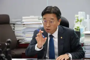 노동 현장서 청라 개발·수도권매립지까지…활동 반경 넓히는 이용우