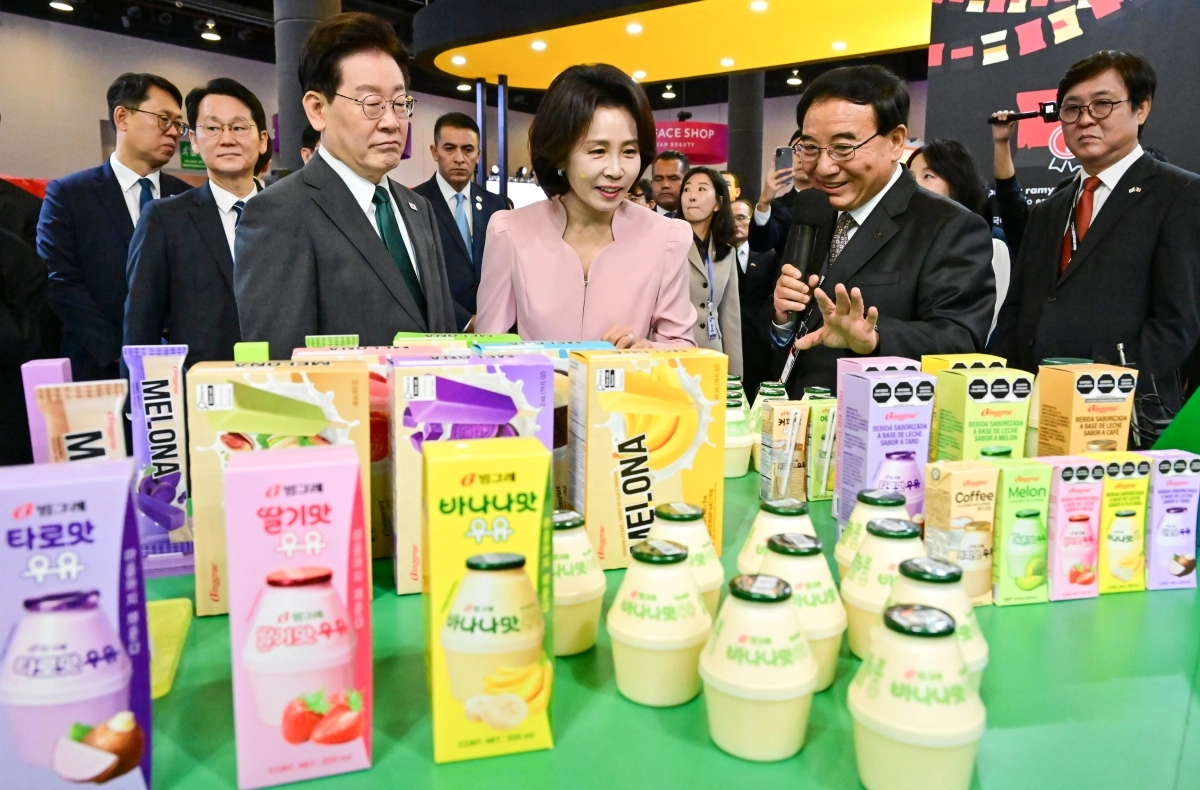 이재명 대통령, K-엑스포 빙그레 부스 방문