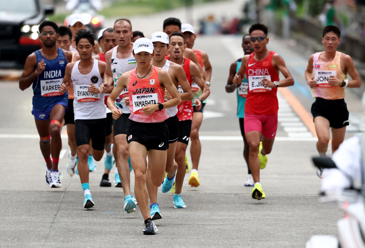 26일 일본 나고야 팔로마 미즈호 스포츠 파크에서 열린 2026 아이치·나고야 아시안게임 육상 남자 마라톤 결승전에서 일본의 야마시타 이치타카가 역주하고 있다. 나고야 로이터
