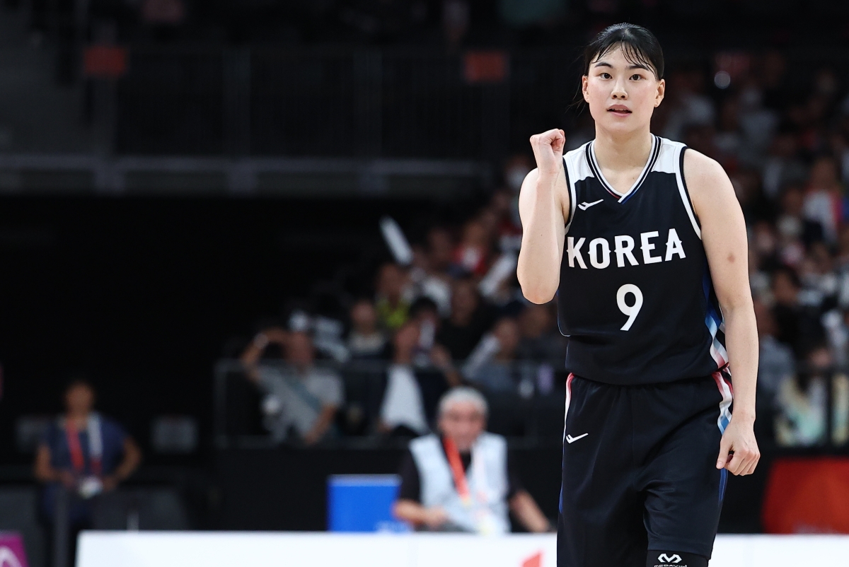 26일 일본 나고야 아이치 인터내셔널 아레나에서 열린 2026 아이치·나고야 아시안게임 여자 농구 한국 대 일본 결승. 한국 이소희가 3점을 넣은 뒤 주먹을 쥐어보이고 있다. 2026.9.26. 연합뉴스