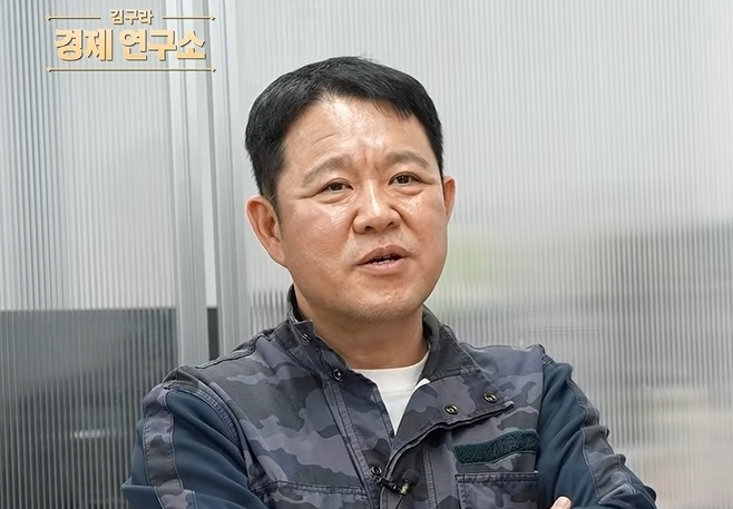 방송인 김구라가 과거 유튜브 채널로 발생한 수익을 공개했다. 유튜브 채널 ‘그리구라’