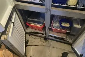 “감히 최고지도자 이름을” 테러당한 중식당, 결국 이름 바꿨다