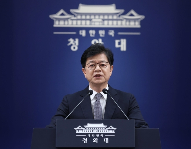 thumbnail - 靑 “우크라의 ‘北포로 일방공개·허위공보’ 강력 유감…사과 요구”