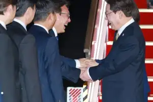 조희대 충돌·여권 분열… 李 인적 쇄신으로 돌파구 찾나