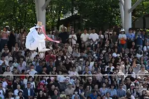 아쉬운 추석연휴 붙잡는 전통 줄타기
