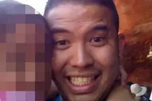 thumbnail - “동성애자 男교사라 여학생 관심 없을 것”…불법촬영 의혹 무시한 학교