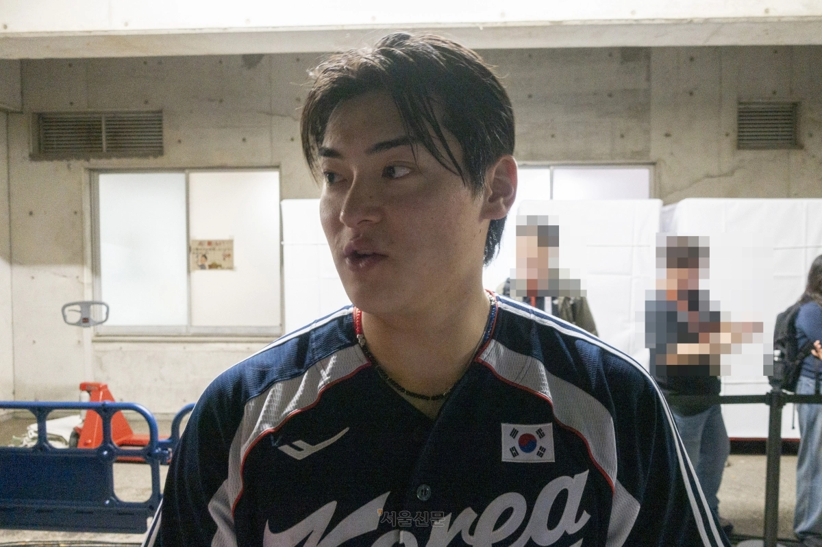 조병현이 27일 일본 아이치현 도요하시 시민구장에서 열린 2026 아이치·나고야아시안게임 야구 결승전 대한민국과 일본의 경기를 마치고 취재진과 인터뷰하고 있다. 2026.9.27 도요하시 류재민 기자