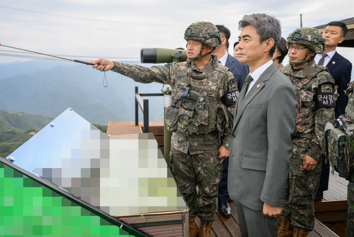 전방 부대 방문한 국방장관