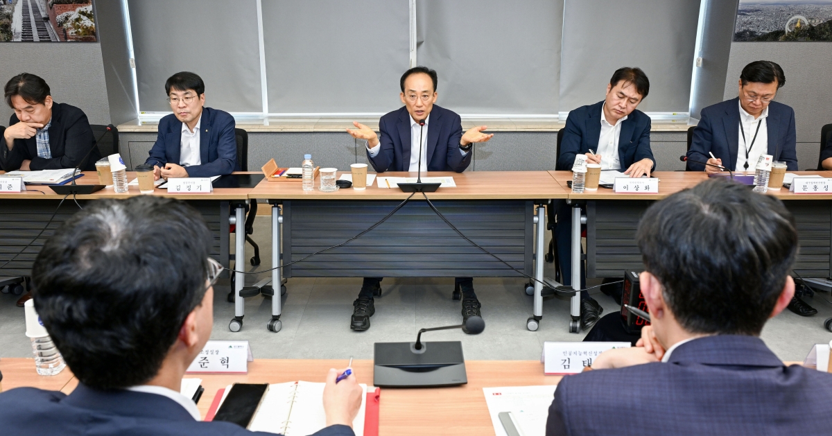 추경호 대구시장이 28일 시청 산격청사에서 간부회의를 열고 업무 지시를 내리고 있다. 대구시 제공