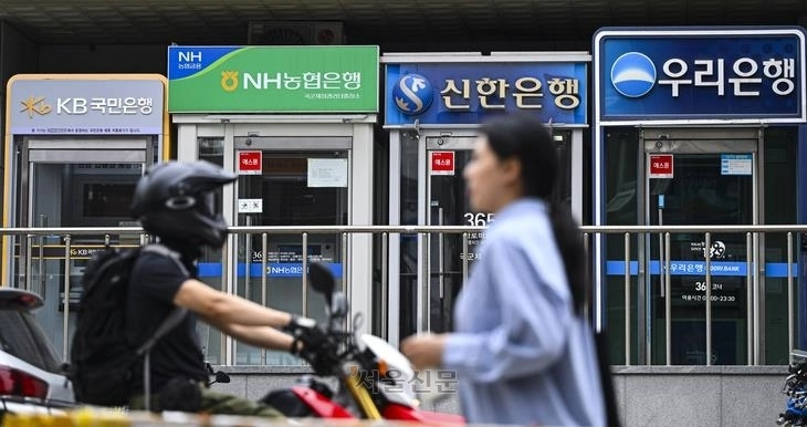 서울 시내 주요 은행 현금자동입출금기(ATM) 모습. 이지훈 기자