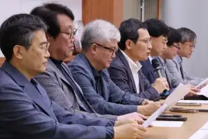 학계 동북아역사재단, 한국학중앙연구원, 한국고전번역원 통합 반발