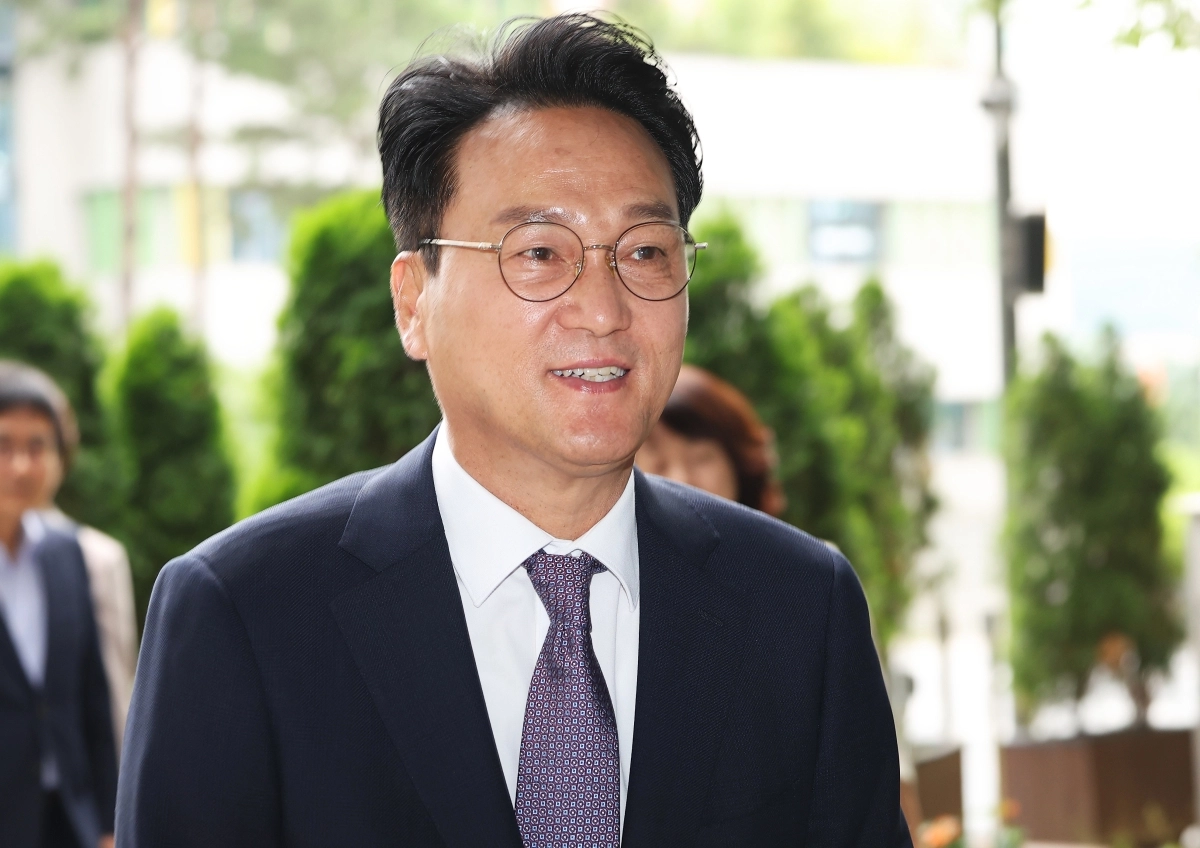 출근하는 안민석 경기도교육감