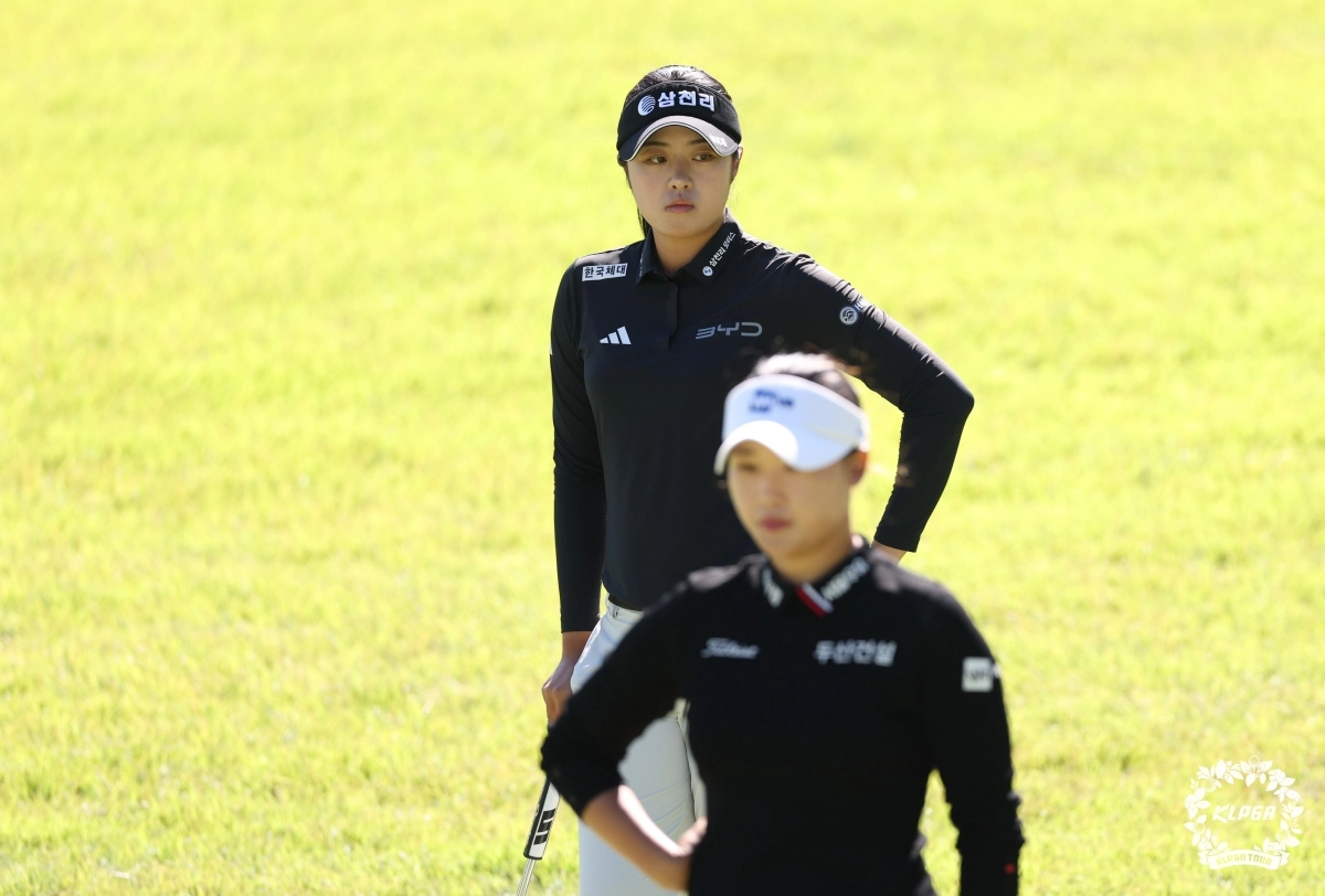 서교림(뒤쪽)과 김민솔은 시즌 마지막 메이저대회에서 메이저 2승에 나란히 도전한다. KLPGA 제공.