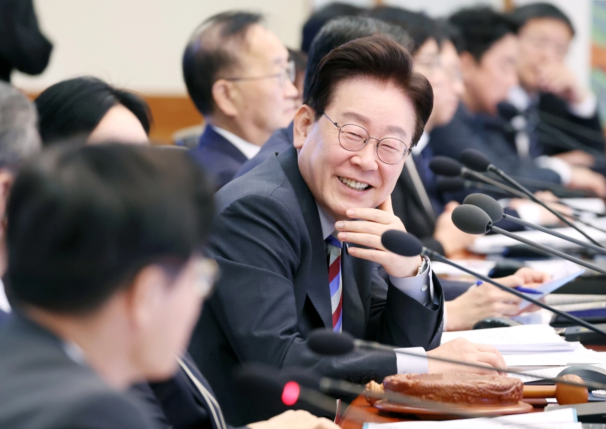 발언하는 이 대통령