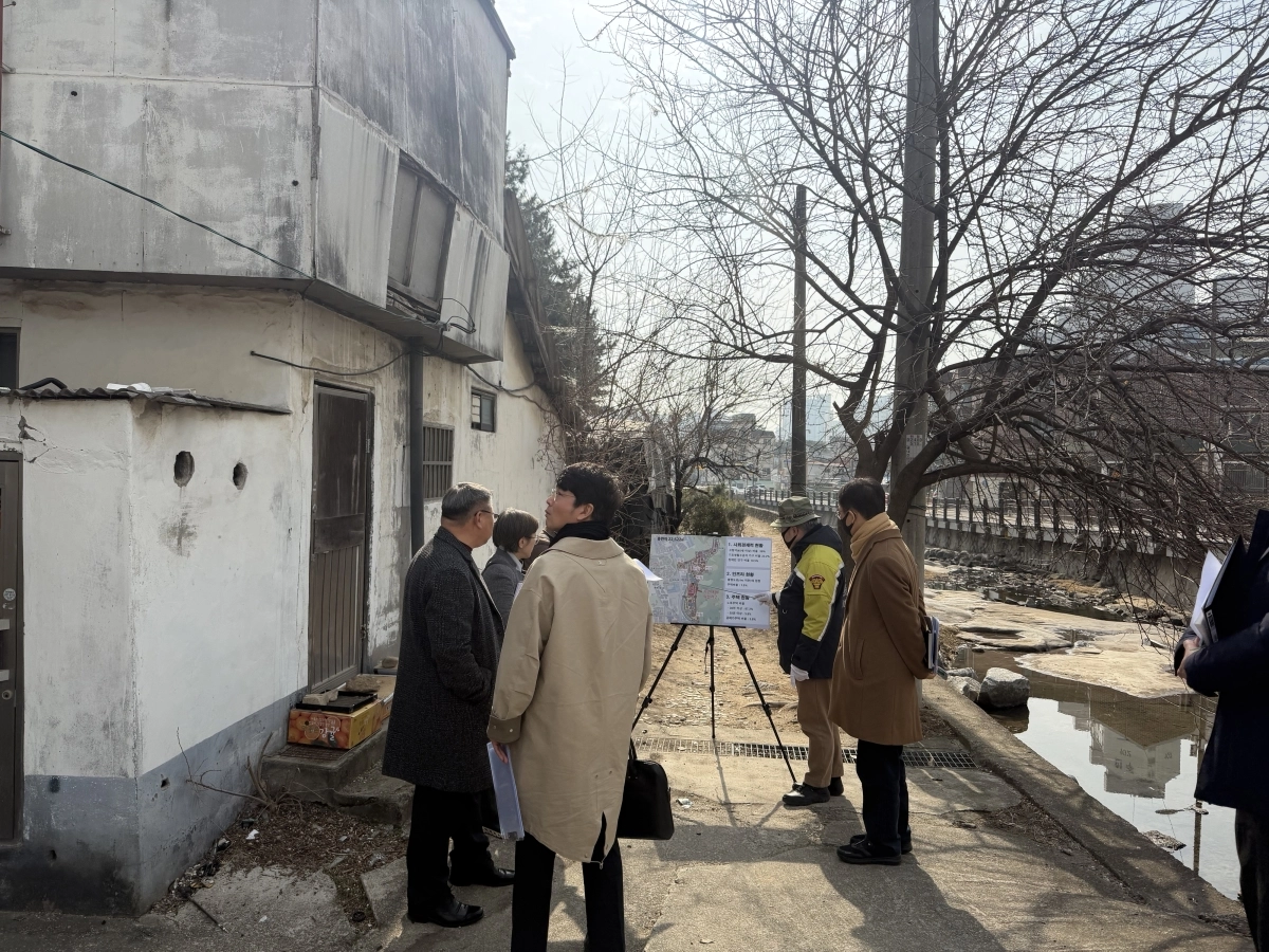 ‘도시취약지역 생활여건 개조사업’을 신청한 양주시 덕계동을 대상으로 한 사전 컨설팅 사진. 경기도 제공