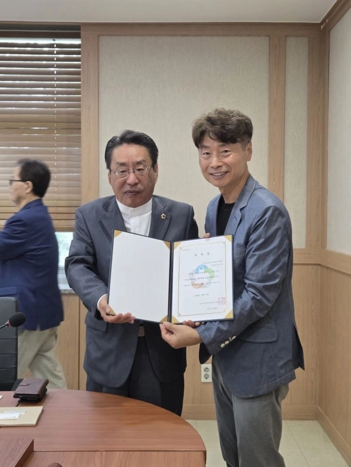 ▲ 지난 28일 경기남부장애인권익옹호기관 자문위원회 자문위원으로 위촉된 권태익 의원(사진=경기도의회)