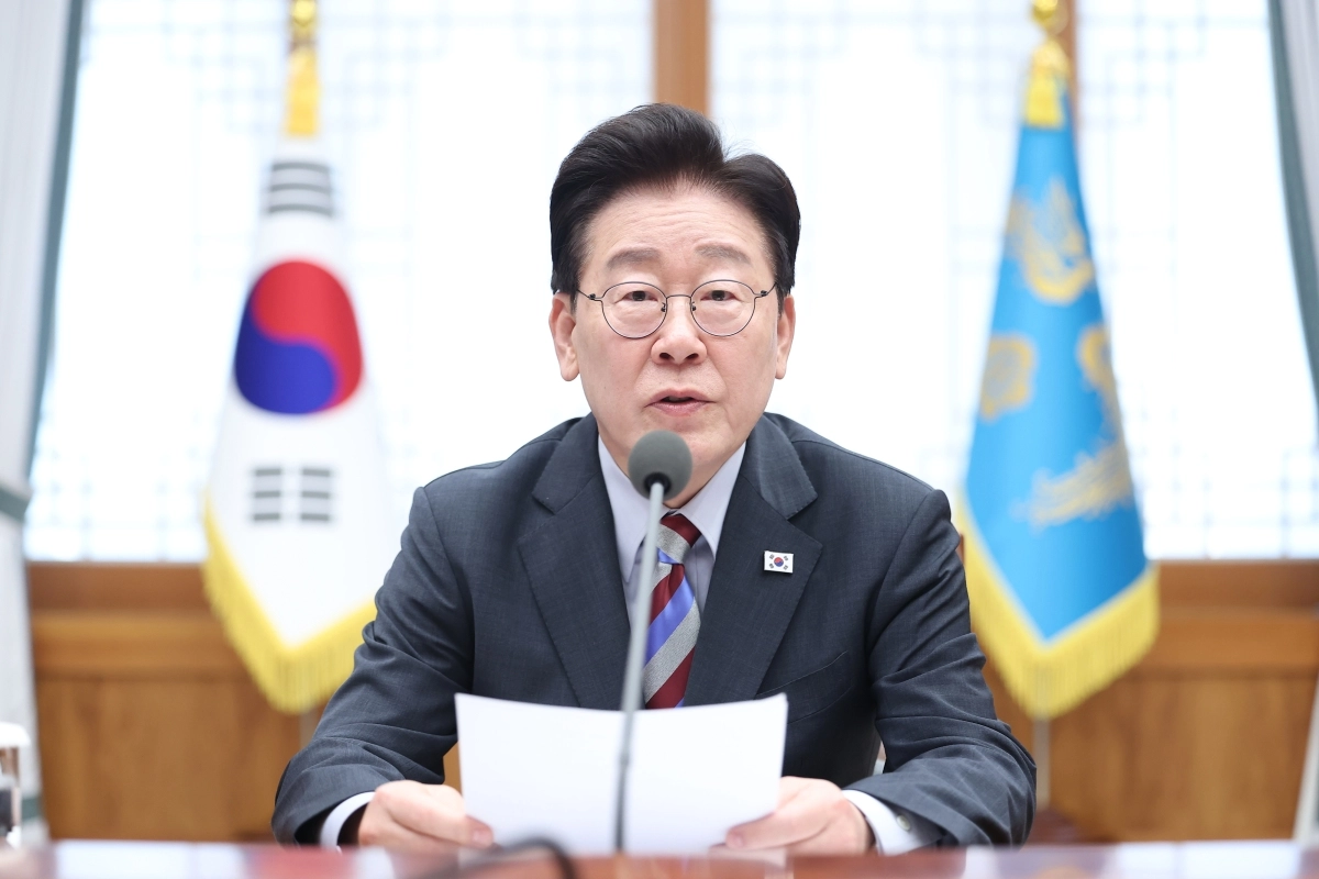 메가프로젝트 제3차 민관합동 점검회의 주재하는 이재명 대통령