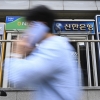 이자 먼저 받고 급하면 일부 인출… ‘돈 덜 묶이는’ 정기예금 경쟁