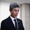 긴급 현안 질의 들어서는 강신철 국방부 장관