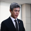 긴급 현안 질의 들어서는 강신철 국방부 장관
