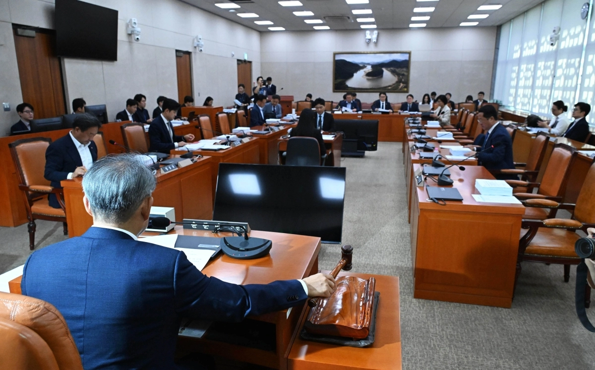 29일 국회 농림축산식품해양수산위원회 농림축산식품법안심사소위원회에서 소위원장인 윤준병 더불어민주당 의원이 개의를 선언하고 있다. 2026.9.29 홍윤기 기자