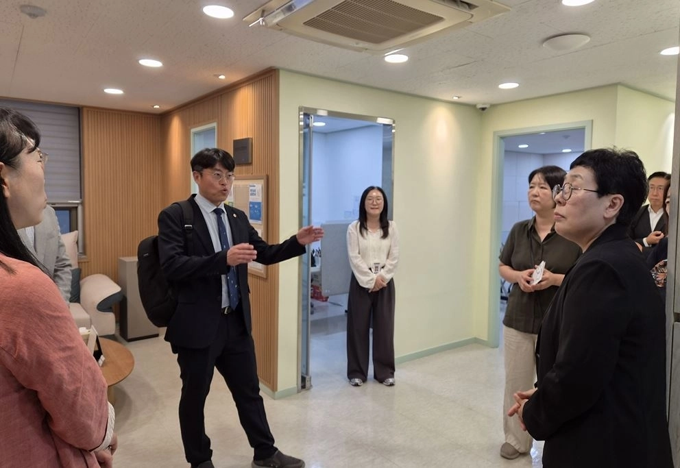 지난 23일 서울시 경계선지능인 평생교육 지원센터를 방문한 이희동 의원. 서울시의회 제공