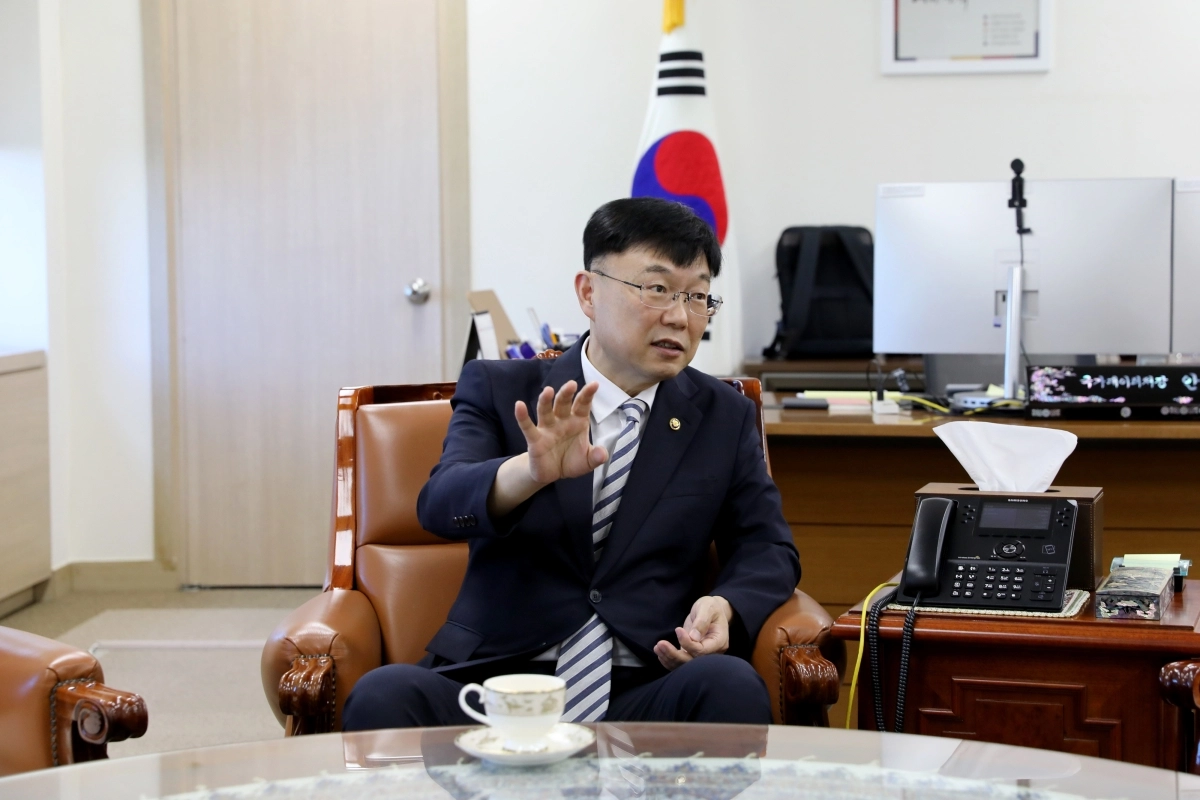 안형준 국가데이터처장이 지난 16일 데이터처 출범 1주년을 맞아 정부대전청사에서 서울신문과 인터뷰를 하고 있다. 안 처장은 인공지능(AI)이 국가 통계를 활용해 분석하는 시스템을 내년까지 완성하겠다고 밝혔다. 국가데이터처 제공