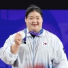 “선수촌 밥 맛없어요” 4㎏ 빠지고 신기록…300㎏ ‘번쩍’ 박혜정, 은메달에도 활짝 웃었다