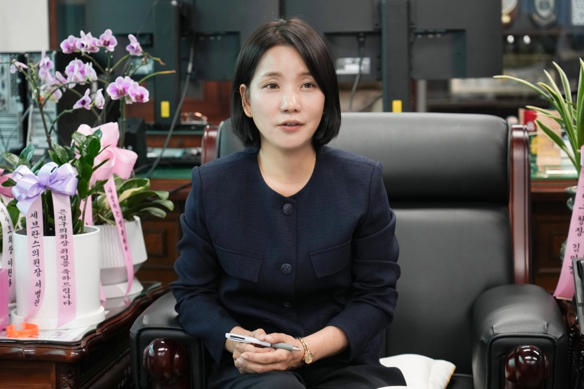 신윤경 서울 은평구의회 의장이 29일 인터뷰에서 제10대 전반기 의회를 이끌어 갈 포부를 밝히고 있다. 은평구의회 제공