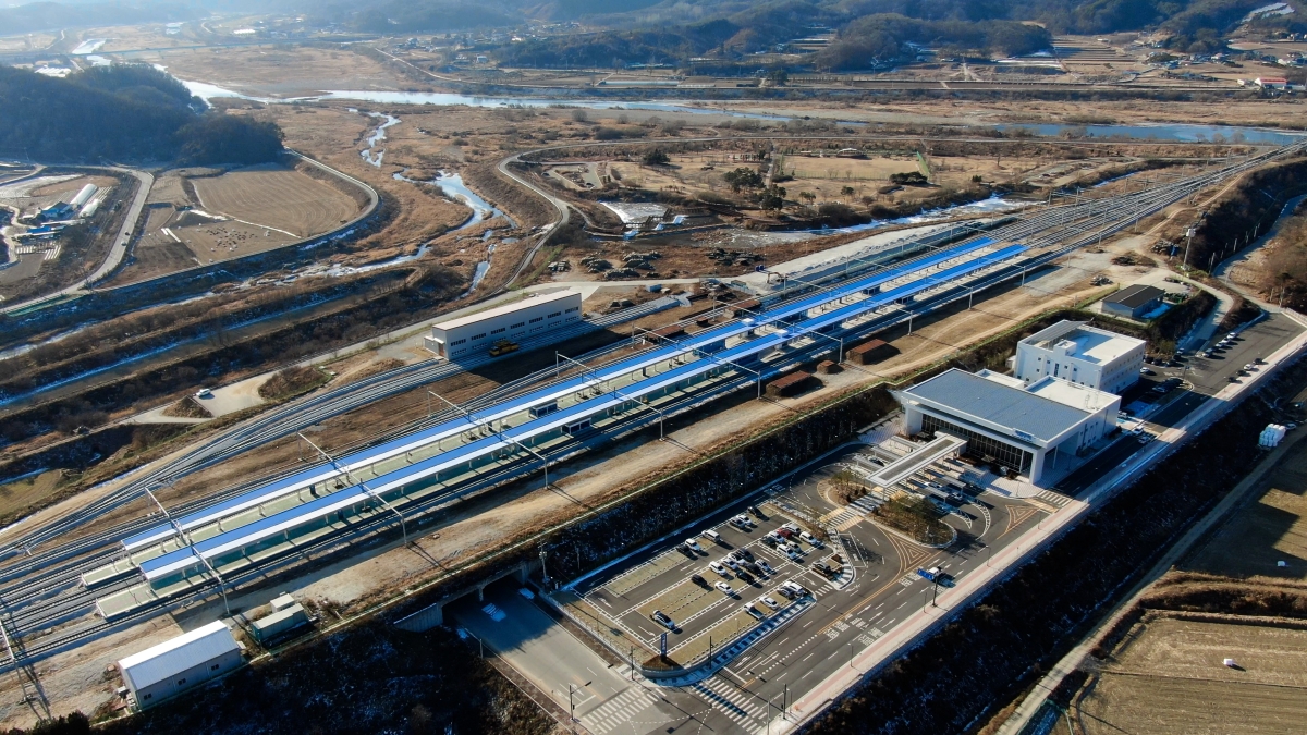 원주시는 서원주 역세권을 비롯해 지정면 기업도시, 신평농공단지, 태봉산업단지를 의료산업 거점으로 육성하기 위한 첨단의료복합단지 조성을 추진하고 있다. 사진은 서원주역 전경. 원주시 제공