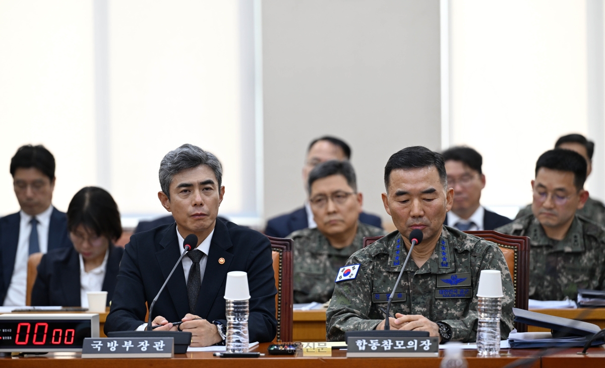 강신철 국방부 장관이 29일 국회에서 열린 국방위원회 DMZ 지뢰 추정 폭발사고 현안 질의에 출석해 의원 질의를 듣고 있다. 2026.9.29 홍윤기 기자