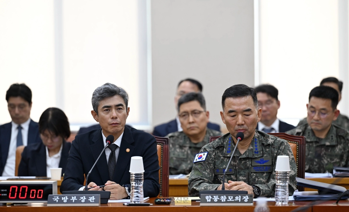 강신철 국방부 장관이 29일 국회에서 열린 국방위원회 DMZ 지뢰 추정 폭발사고 현안 질의에 출석해 의원 질의를 듣고 있다. 2026.9.29 홍윤기 기자