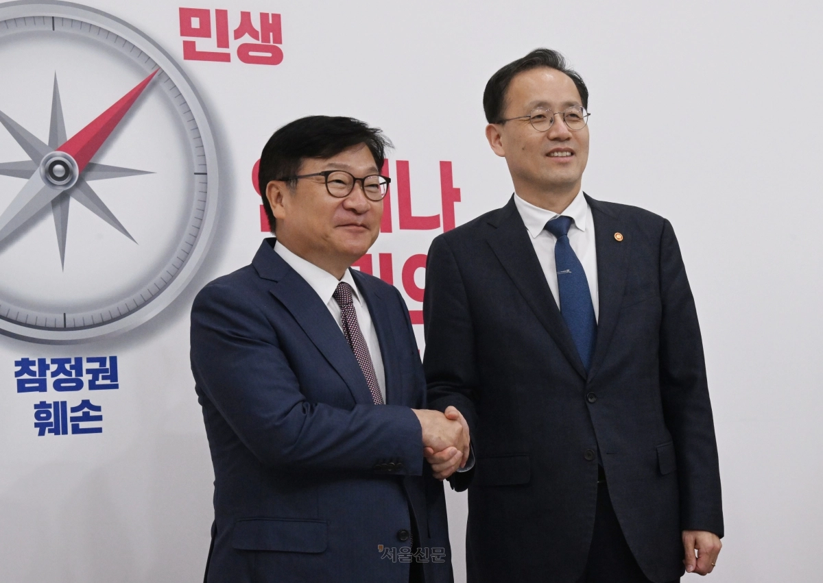 정점식 국민의힘 원내대표가 30일 국회에서 이형일 경제부총리 겸 재정경제부 장관을 접견하고 있다. 2026.9.30. 안주영 전문기자
