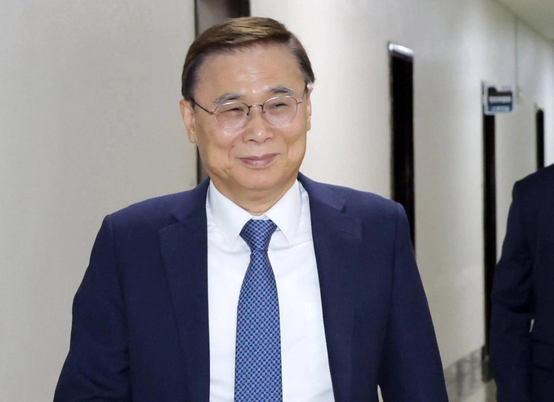 이종석 국정원장이 30일 서울 여의도 국회에서 열린 정보위원회 전체회의를 마치고 퇴장하고 있다. 뉴스1