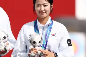 외모로 주목, 실력으로 증명했다…양궁 대표 박정윤 “금메달 따오겠습니다”