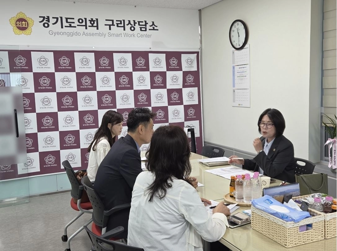 ▲ 지난 29일 경기도의회 구리상담소에서 경기도의정부교육지원청으로부터 주요 업무보고를 받은 장승희 의원(사진=경기도의회)