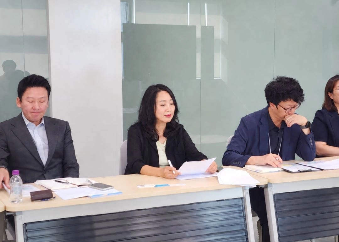 ▲ 지난 29일 경기도의회에서 수원교육지원청, 영통구 지역주민을 비롯한 관계자들과 간담회를 개최한  이병숙 의원(사진=경기도의회)