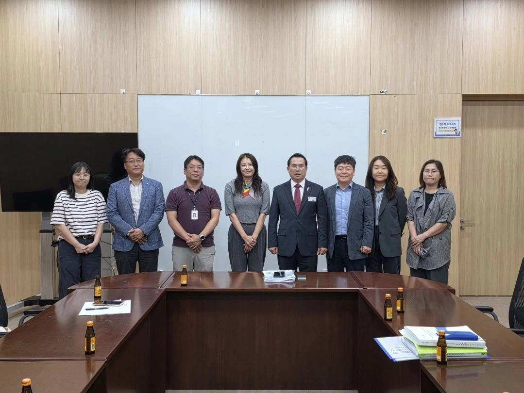 ▲ 30일 경기도의회 정담회실에서 ‘광교 이의8 초·중등 복합학교 건립 관련 제10차 간담회’를 연 이오수 의원(사진=경기도의회)
