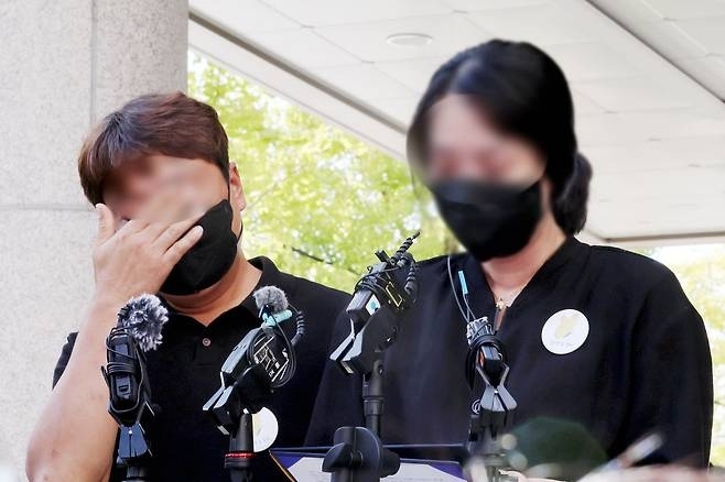‘광주 여고생 살해범’ 장윤기에 대한 광주지방법원의 ‘무기징역’ 1심 선고에 대해 유족들이 입장을 표명하고 있다. (연합뉴스)