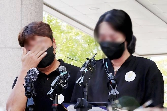 ‘광주 여고생 살해범’ 장윤기에 대한 광주지방법원의 ‘무기징역’ 1심 선고에 대해 유족들이 입장을 표명하고 있다. (연합뉴스)
