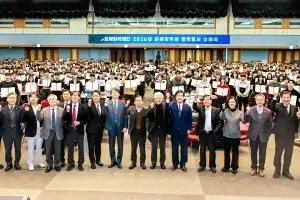 최평규 SNT홀딩스 회장, 운해장학재단에 460억 개인 주식 추가 기